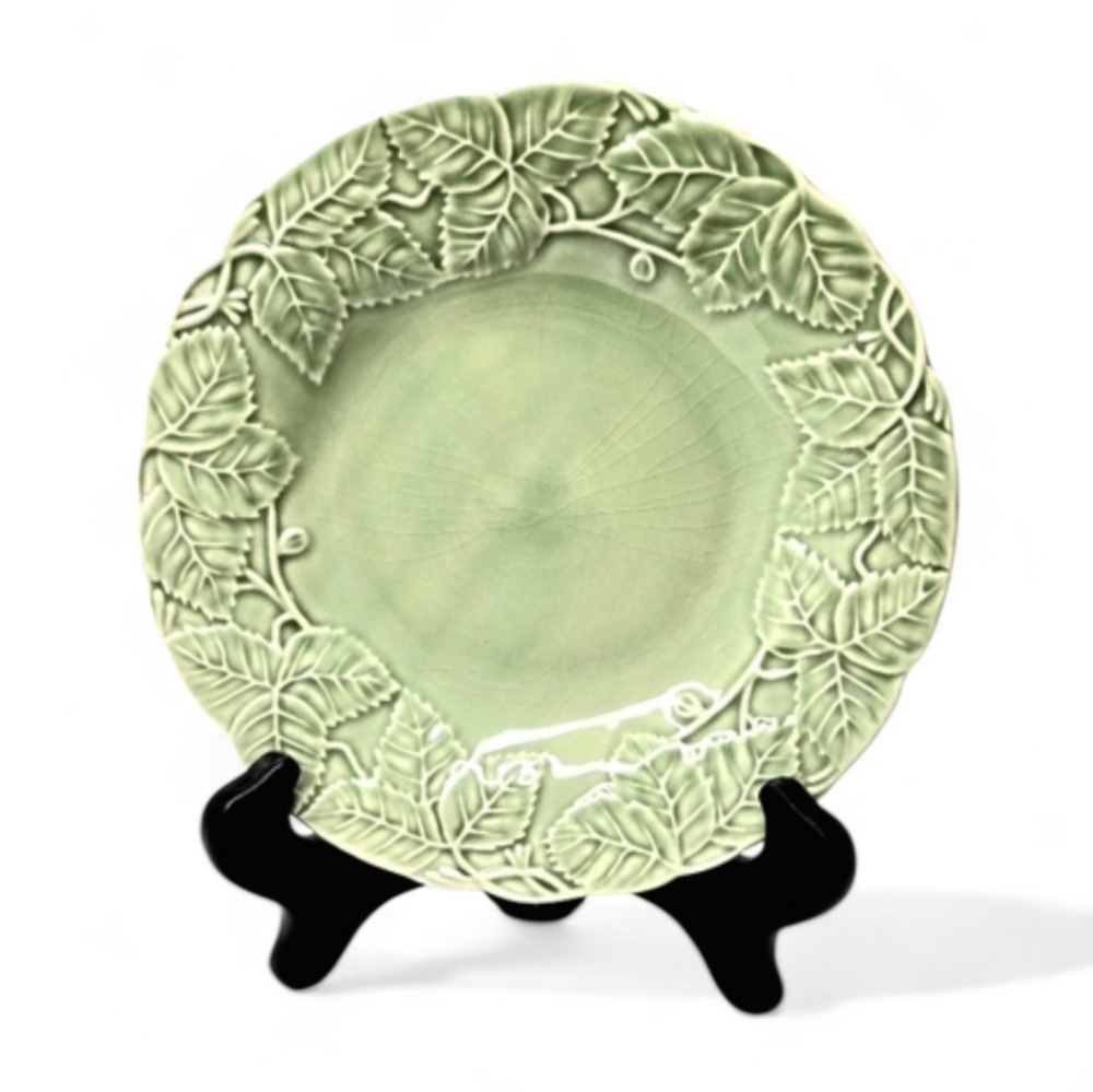 Bordallo Pinheiro Light Green 8" Dish, Strawberry Leaf.